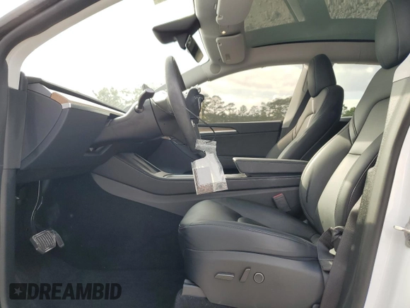 2024 Tesla Model Y Long Range with VIN 7SAYGDEE1RA234401, listed as a Copart auction lot 44199495 with 17,900 mi miles and Clean Title. Bid and sale history available at DreamBid. Image 7.