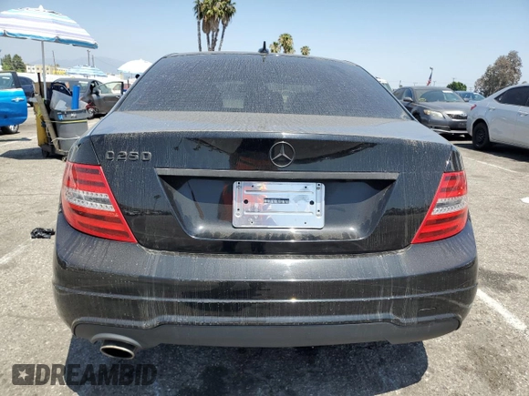 2014 Mercedes-Benz C 250 Sport z VIN WDDGF4HBXEA932241, wystawiony jako Copart lot #58557055 z przebiegiem 138 878 mil mil oraz Szkoda całkowita • Salvage title. Historia ofert i sprzedaży dostępna na DreamBid. Obrazek 6.