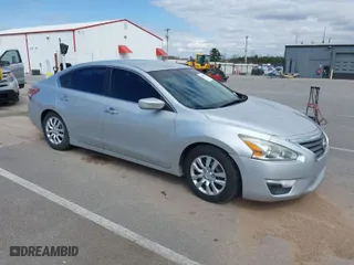 2013 Nissan Altima 2.5 S with VIN 1N4AL3APXDC902822, listed as a IAAI auction lot 41985895 with 193,307 mi miles. Bid and sale history available at carsss.com. Image 1.