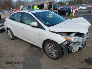 2018 Ford Focus Titanium z VIN 1FADP3J25JL293835, wystawiony jako IAAI lot #41877487 z przebiegiem 109 211 mil mil oraz . Historia ofert i sprzedaży dostępna na DreamBid. Obrazek 3.