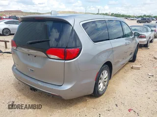 2018 Chrysler Pacifica Touring Plus z VIN 2C4RC1FG5JR280143, wystawiony jako IAAI lot #42350483 z przebiegiem 103 460 mil mil oraz . Historia ofert i sprzedaży dostępna na DreamBid. Obrazek 4.