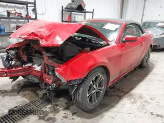 2014 Ford Mustang V6 with VIN 1ZVBP8EM1E5272367, listed as a IAAI auction lot 41543598 with 76,847 mi miles. Bid and sale history available at carsss.com. Image 2.