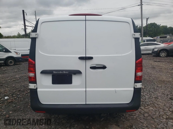 2022 Mercedes-Benz Metris Cargo z VIN W1YV0BEY6N4138833, wystawiony jako Copart lot #68922824 z przebiegiem 9 493 mil mil oraz Szkoda całkowita • Salvage title. Historia ofert i sprzedaży dostępna na DreamBid. Obrazek 6.