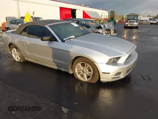 2014 Ford Mustang V6 with VIN 1ZVBP8EM4E5234101, listed as a IAAI auction lot 41285622 with 1 mi miles. Bid and sale history available at carsss.com. Image 1.