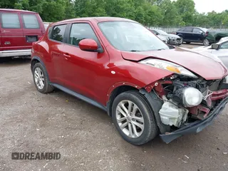 2013 Nissan Juke SV z VIN JN8AF5MR8DT221735, wystawiony jako IAAI lot #42352776 z przebiegiem 135 252 mil mil oraz . Historia ofert i sprzedaży dostępna na DreamBid. Obrazek 1.