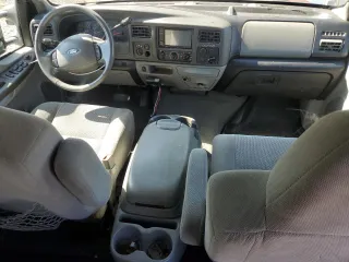 2001 Ford Excursion XLT with VIN 1FMNU41S11EC37131, listed as a Copart auction lot 52446135 with 259,619 mi miles and Clean Title. Bid and sale history available at DreamBid. Image 8.