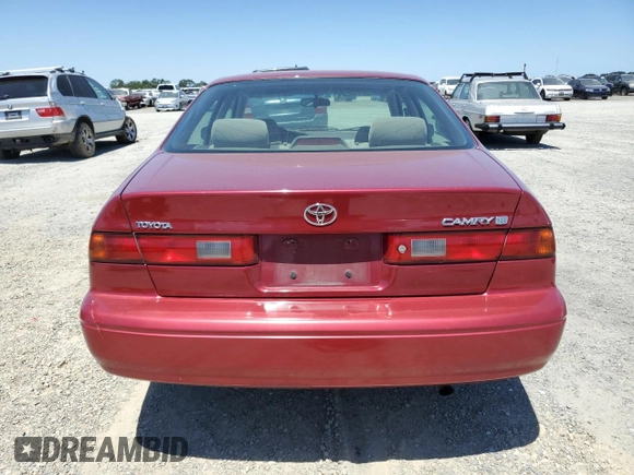 1998 Toyota Camry LE z VIN 4T1BG28K6WU308356, wystawiony jako Copart lot #57686475 z przebiegiem 178 274 mil mil oraz Szkoda całkowita • Salvage title. Historia ofert i sprzedaży dostępna na DreamBid. Obrazek 6.