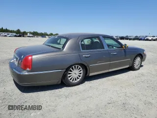 2004 Lincoln Town Car Signature z VIN 1LNHM81W24Y657135, wystawiony jako Copart lot #58640295 z przebiegiem 90 773 mil mil oraz Czysty tytuł • Clean title. Historia ofert i sprzedaży dostępna na DreamBid. Obrazek 3.