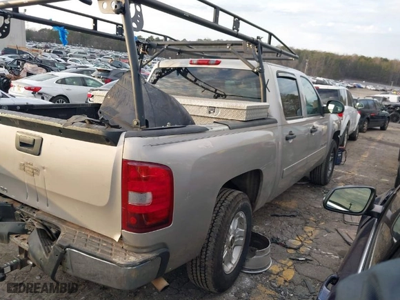 2008 Chevrolet Silverado 1500 LTZ with VIN 3GCEC13J78G168779, listed as a IAAI auction lot 41589457 with 250,207 mi miles. Bid and sale history available at carsss.com. Image 4.