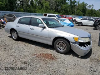 2002 Lincoln Town Car Signature z VIN 1LNHM82WX2Y668217, wystawiony jako Copart lot #53368085 z przebiegiem 457 481 mil mil oraz Szkoda całkowita • Salvage title. Historia ofert i sprzedaży dostępna na DreamBid. Obrazek 4.