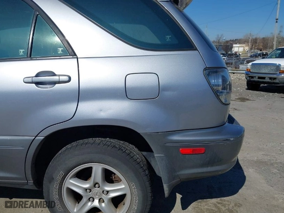 2001 Lexus RX 300 with VIN JTJHF10UX10211425, listed as a IAAI auction lot 41762302 with NaN miles. Bid and sale history available at carsss.com. Image 6.