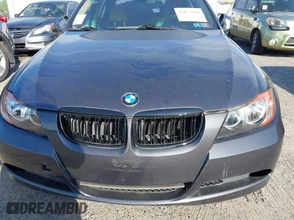 2007 BMW 3 Series 328xi z VIN WBAVC93517K033593, wystawiony jako IAAI lot #42137856 z przebiegiem Nie podano mil oraz . Historia ofert i sprzedaży dostępna na DreamBid. Obrazek 6.