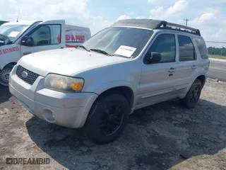 2007 Ford Escape Limited with VIN 1FMCU04167KA09610, listed as a IAAI auction lot 42110400 with 250,550 mi miles. Bid and sale history available at carsss.com. Image 2.