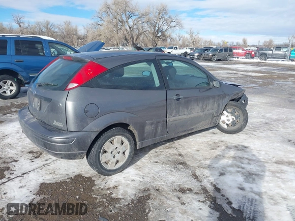 2007 Ford Focus S z VIN 1FAHP31N87W243692, wystawiony jako IAAI lot #41312958 z przebiegiem 184 717 mil mil oraz . Historia ofert i sprzedaży dostępna na DreamBid. Obrazek 4.