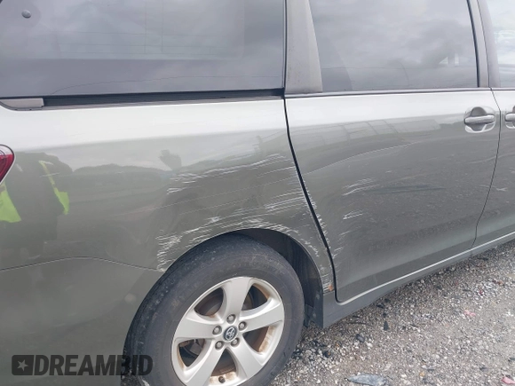 2018 Toyota Sienna LE Auto Access Seat с VIN 5TDKZ3DCXJS957822, выставлен на аукционе IAAI как лот 42367863 с пробегом 75 237 миль миль и . История ставок и продаж доступна на DreamBid. Изображение 18.