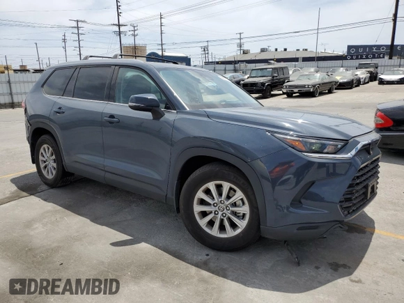 2024 Toyota Highlander XLE z VIN 5TDAAAA58RS001022, wystawiony jako Copart lot #56607315 z przebiegiem 10 763 mil mil oraz Szkoda całkowita • Salvage title. Historia ofert i sprzedaży dostępna na DreamBid. Obrazek 4.