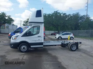 2023 Ford Transit z VIN 1FDBF6ZG0PKB35192, wystawiony jako IAAI lot #42191303 z przebiegiem 207 810 mil mil oraz . Historia ofert i sprzedaży dostępna na DreamBid. Obrazek 14.