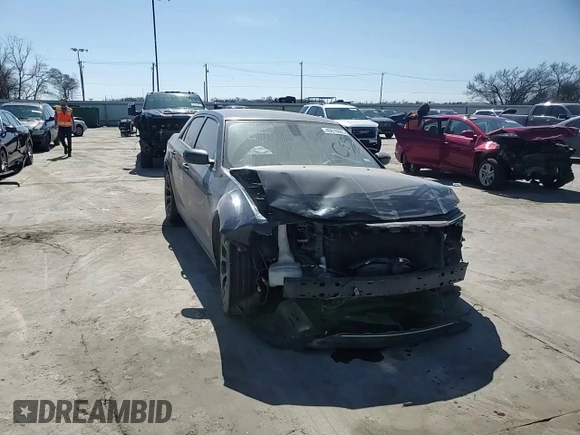 2016 Chrysler 300 S z VIN 2C3CCABG0GH244066, wystawiony jako Copart lot #46618685 z przebiegiem 136 549 mil mil oraz Szkoda całkowita • Salvage title. Historia ofert i sprzedaży dostępna na DreamBid. Obrazek 10.