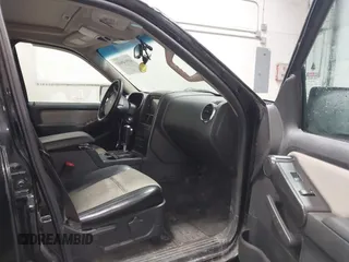 2007 Ford Explorer Sport Trac Limited z VIN 1FMEU53847UA07668, wystawiony jako IAAI lot #41914968 z przebiegiem 217 191 mil mil oraz . Historia ofert i sprzedaży dostępna na DreamBid. Obrazek 5.