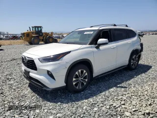 2021 Toyota Highlander XLE z VIN 5TDHZRBH7MS535362, wystawiony jako Copart lot #61373885 z przebiegiem 48 984 mil mil oraz Szkoda całkowita • Salvage title. Historia ofert i sprzedaży dostępna na DreamBid. Obrazek 1.