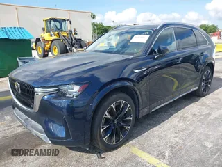 2024 Mazda CX-90 S z VIN JM3KK1HC6R1133173, wystawiony jako IAAI lot #41970944 z przebiegiem 28 664 mil mil oraz . Historia ofert i sprzedaży dostępna na DreamBid. Obrazek 2.