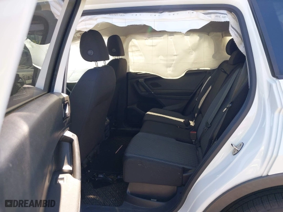 2018 Volkswagen Tiguan S with VIN 3VV0B7AXXJM109354, listed as a IAAI auction lot 41841556 with 67,798 mi miles. Bid and sale history available at carsss.com. Image 8.