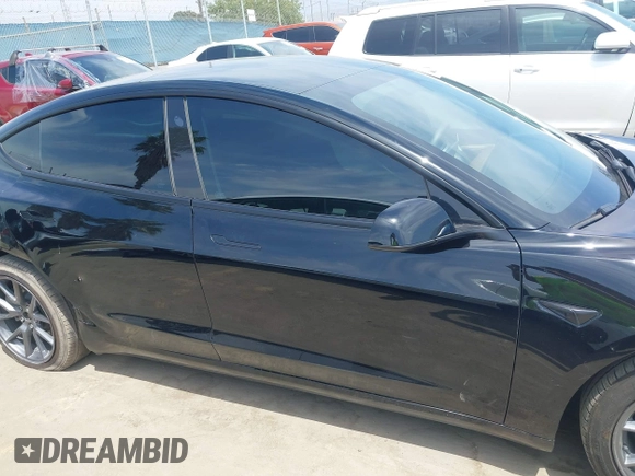 2022 Tesla Model 3 Long Range z VIN 5YJ3E1EB3NF273165, wystawiony jako IAAI lot #42282702 z przebiegiem 41 445 mil mil oraz . Historia ofert i sprzedaży dostępna na DreamBid. Obrazek 13.