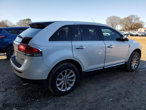 2013 Lincoln MKX with VIN 2LMDJ6JKXDBL22585, listed as a Copart auction lot 87848815 with NaN miles and Salvage Title. Bid and sale history available at carsss.com. Image 3.