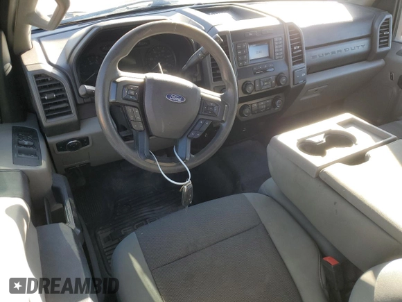 2020 Ford F-250 XL z VIN 1FT7X2B64LEC47102, wystawiony jako Copart lot #46455255 z przebiegiem 138 569 mil mil oraz Czysty tytuł • Clean title. Historia ofert i sprzedaży dostępna na DreamBid. Obrazek 8.