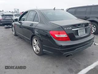 2014 Mercedes-Benz C 250 Sport с VIN WDDGF4HB8EA940242, выставлен на аукционе IAAI как лот 42661812 с пробегом 167 902 миль миль и . История ставок и продаж доступна на DreamBid. Изображение 3.