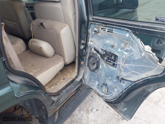 2002 Chevrolet Tahoe LT with VIN 1GNEK13Z02J193738, listed as a IAAI auction lot 42083245 with 189,156 mi miles. Bid and sale history available at carsss.com. Image 6.