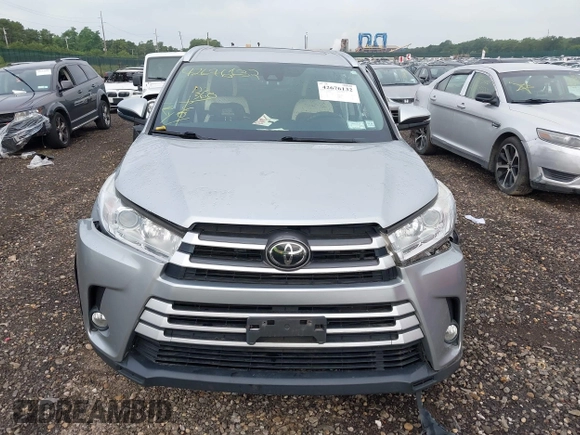 2018 Toyota Highlander SE with VIN 5TDJZRFH6JS550104, listed as a IAAI auction lot 42676132 with 107,807 mi miles and . Bid and sale history available at DreamBid. Image 12.