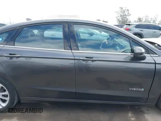 2019 Ford Fusion SE with VIN 3FA6P0LUXKR174476, listed as a IAAI auction lot 42110902 with 33,260 mi miles and . Bid and sale history available at DreamBid. Image 13.