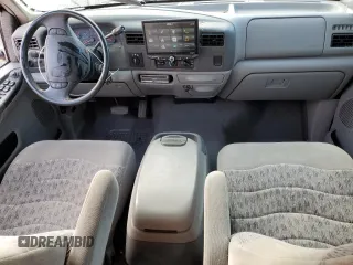 2000 Ford F-250 XL z VIN 1FTNW21S2YEB92875, wystawiony jako Copart lot #86083414 z przebiegiem 96 634 mil mil oraz Czysty tytuł • Clean title. Historia ofert i sprzedaży dostępna na DreamBid. Obrazek 8.