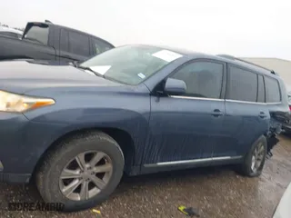 2011 Toyota Highlander with VIN 5TDZK3EH8BS028548, listed as a IAAI auction lot 41346300 with 198,043 mi miles. Bid and sale history available at carsss.com. Image 14.