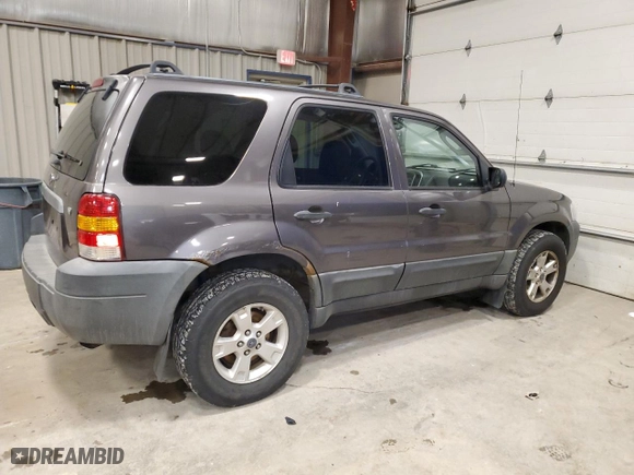 2005 Ford Escape XLT with VIN 1FMYU93135KB23475, listed as a Copart auction lot 44240295 with 210,732 mi miles and Clean Title. Bid and sale history available at carsss.com. Image 3.
