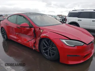 2022 Tesla Model S Plaid z VIN 5YJSA1E61NF485055, wystawiony jako IAAI lot #41751134 z przebiegiem Nie podano mil oraz . Historia ofert i sprzedaży dostępna na DreamBid. Obrazek 6.