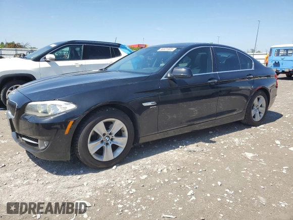 2012 BMW 5 Series 528i xDrive z VIN WBAXH5C56CDW10734, wystawiony jako Copart lot #56601805 z przebiegiem 162 016 mil mil oraz Czysty tytuł • Clean title. Historia ofert i sprzedaży dostępna na DreamBid. Obrazek 1.