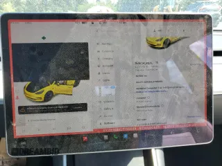 2020 Tesla Model 3 Long Range z VIN 5YJ3E1EBXLF795689, wystawiony jako Copart lot #56703555 z przebiegiem 62 556 mil mil oraz Szkoda całkowita • Salvage title. Historia ofert i sprzedaży dostępna na DreamBid. Obrazek 9.