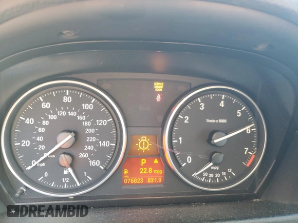 2015 BMW X1 sDrive28i with VIN WBAVM1C54FV316825, listed as a Copart auction lot 83592644 with 76,823 mi miles and Salvage Title. Bid and sale history available at carsss.com. Image 9.