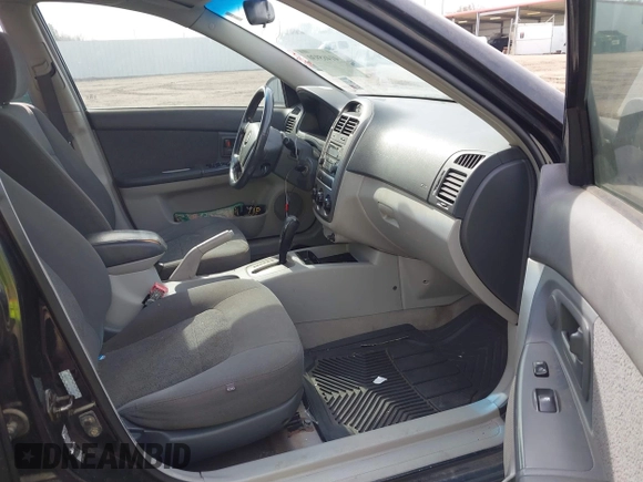 2005 Kia Spectra with VIN KNAFE161555093364, listed as a IAAI auction lot 41465930 with 190,769 mi miles. Bid and sale history available at carsss.com. Image 5.