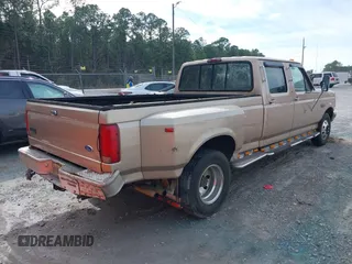 1997 Ford F-350 z VIN 1FTJW35G7VEC80262, wystawiony jako IAAI lot #38286107 z przebiegiem 158 206 mil mil oraz . Historia ofert i sprzedaży dostępna na DreamBid. Obrazek 4.