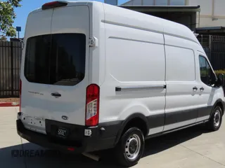 2020 Ford Transit Cargo с VIN 1FTBR1X8XLKB60749, выставлен на аукционе Copart как лот 61684405 с пробегом 77 415 миль миль и Списание • Salvage title. История ставок и продаж доступна на DreamBid. Изображение 3.