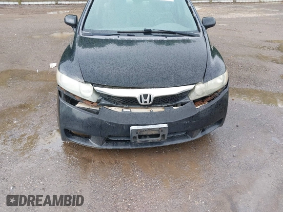 2009 Honda Civic LX z VIN 1HGFA16599L005064, wystawiony jako IAAI lot #42395387 z przebiegiem 297 398 mil mil oraz . Historia ofert i sprzedaży dostępna na DreamBid. Obrazek 6.