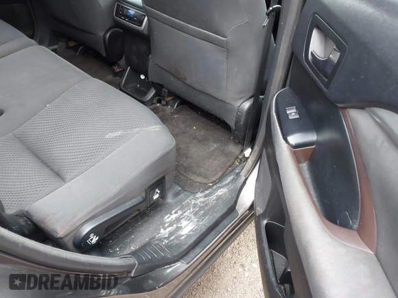 2014 Toyota Highlander LE z VIN 5TDZARFH8ES008504, wystawiony jako IAAI lot #41925955 z przebiegiem 198 292 mil mil oraz . Historia ofert i sprzedaży dostępna na DreamBid. Obrazek 8.