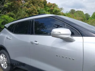 2020 Chevrolet Blazer LT z VIN 3GNKBBRA0LS717044, wystawiony jako IAAI lot #42125519 z przebiegiem 111 685 mil mil oraz . Historia ofert i sprzedaży dostępna na DreamBid. Obrazek 13.