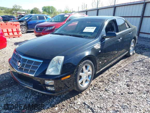 2008 Cadillac STS RWD z VIN 1G6DW67V780113057, wystawiony jako IAAI lot #41997608 z przebiegiem 159 968 mil mil oraz . Historia ofert i sprzedaży dostępna na DreamBid. Obrazek 2.