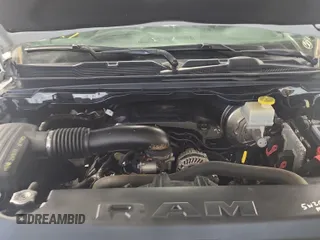 2021 Ram 1500 Big Horn z VIN 1C6SRFMT1MN714659, wystawiony jako IAAI lot #42521058 z przebiegiem 126 678 mil mil oraz . Historia ofert i sprzedaży dostępna na DreamBid. Obrazek 19.