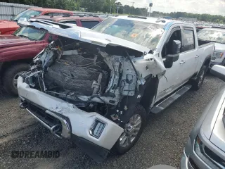 2022 GMC Sierra 3500HD Denali z VIN 1GT49WEY5NF252825, wystawiony jako Copart lot #58568415 z przebiegiem Nie podano mil oraz Szkoda całkowita • Salvage title. Historia ofert i sprzedaży dostępna na DreamBid. Obrazek 1.
