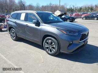 2022 Toyota Highlander XLE with VIN 5TDHZRBH7NS170179, listed as a IAAI auction lot 41973082 with 25,258 mi miles. Bid and sale history available at carsss.com. Image 1.